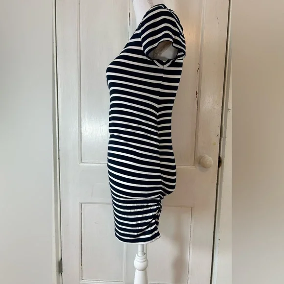 Liz Lange Navy and White Striped Cap Sleeve Maternity Top size XS EUC - Picture 4 of 9